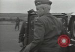 Standbild General Omar Bradley Berlin Deutschland, 1945, aus Sekunde 38 historischem Filmmaterial Videoclip 65675074129