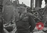 Standbild General Omar Bradley Berlin Deutschland, 1945, aus Sekunde 53 historischem Filmmaterial Videoclip 65675074129