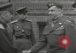 Standbild General Omar Bradley Berlin Deutschland, 1945, aus Sekunde 8 historischem Filmmaterial Videoclip 65675074130