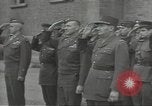 Standbild General Omar Bradley Berlin Deutschland, 1945, aus Sekunde 36 historischem Filmmaterial Videoclip 65675074130