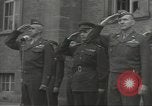 Standbild General Omar Bradley Berlin Deutschland, 1945, aus Sekunde 41 historischem Filmmaterial Videoclip 65675074130