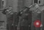 Standbild General Omar Bradley Berlin Deutschland, 1945, aus Sekunde 42 historischem Filmmaterial Videoclip 65675074130