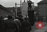 Standbild NS-Kriegsverbrecher Bruchsal Deutschland, 1946, aus Sekunde 17 historischem Filmmaterial Videoclip 65675074145