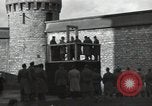 Standbild NS-Kriegsverbrecher Bruchsal Deutschland, 1946, aus Sekunde 43 historischem Filmmaterial Videoclip 65675074145