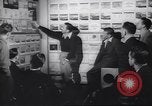 Immagine di Walter Disney con gli artisti Burbank California USA, 1943, secondo 4 filmato di repertorio 65675074183
