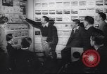 Immagine di Walter Disney con gli artisti Burbank California USA, 1943, secondo 7 filmato di repertorio 65675074183