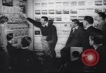 Immagine di Walter Disney con gli artisti Burbank California USA, 1943, secondo 11 filmato di repertorio 65675074183