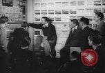 Immagine di Walter Disney con gli artisti Burbank California USA, 1943, secondo 17 filmato di repertorio 65675074183