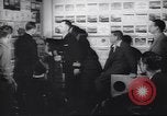Immagine di Walter Disney con gli artisti Burbank California USA, 1943, secondo 18 filmato di repertorio 65675074183