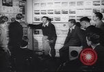 Immagine di Walter Disney con gli artisti Burbank California USA, 1943, secondo 24 filmato di repertorio 65675074183