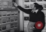 Immagine di Walter Disney con gli artisti Burbank California USA, 1943, secondo 26 filmato di repertorio 65675074183