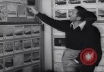 Immagine di Walter Disney con gli artisti Burbank California USA, 1943, secondo 27 filmato di repertorio 65675074183