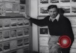 Immagine di Walter Disney con gli artisti Burbank California USA, 1943, secondo 36 filmato di repertorio 65675074183