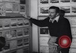 Immagine di Walter Disney con gli artisti Burbank California USA, 1943, secondo 39 filmato di repertorio 65675074183