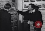 Immagine di Walter Disney con gli artisti Burbank California USA, 1943, secondo 40 filmato di repertorio 65675074183