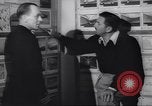 Immagine di Walter Disney con gli artisti Burbank California USA, 1943, secondo 42 filmato di repertorio 65675074183