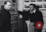 Immagine di Walter Disney con gli artisti Burbank California USA, 1943, secondo 43 filmato di repertorio 65675074183