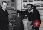 Immagine di Walter Disney con gli artisti Burbank California USA, 1943, secondo 51 filmato di repertorio 65675074183
