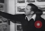 Immagine di Walter Disney con gli artisti Burbank California USA, 1943, secondo 54 filmato di repertorio 65675074183