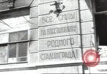 Standbild Sowjetische Arbeiter bauen Stalingrad wieder auf Stalingrad Russland Sowjetunion, 1945, aus Sekunde 3 historischem Filmmaterial Videoclip 65675074192
