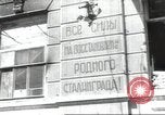 Standbild Sowjetische Arbeiter bauen Stalingrad wieder auf Stalingrad Russland Sowjetunion, 1945, aus Sekunde 4 historischem Filmmaterial Videoclip 65675074192