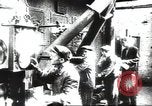 Standbild Sowjetische Arbeiter bauen Stalingrad wieder auf Stalingrad Russland Sowjetunion, 1945, aus Sekunde 39 historischem Filmmaterial Videoclip 65675074192