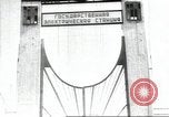 Standbild Sowjetische Arbeiter bauen Stalingrad wieder auf Stalingrad Russland Sowjetunion, 1945, aus Sekunde 44 historischem Filmmaterial Videoclip 65675074192