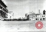 Standbild May Day Parade Stalingrad Russland Sowjetunion, 1945, aus Sekunde 4 historischem Filmmaterial Videoclip 65675074193