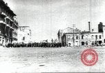 Standbild May Day Parade Stalingrad Russland Sowjetunion, 1945, aus Sekunde 5 historischem Filmmaterial Videoclip 65675074193