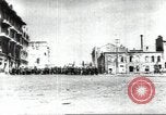 Standbild May Day Parade Stalingrad Russland Sowjetunion, 1945, aus Sekunde 6 historischem Filmmaterial Videoclip 65675074193