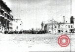 Standbild May Day Parade Stalingrad Russland Sowjetunion, 1945, aus Sekunde 7 historischem Filmmaterial Videoclip 65675074193