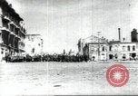 Standbild May Day Parade Stalingrad Russland Sowjetunion, 1945, aus Sekunde 11 historischem Filmmaterial Videoclip 65675074193