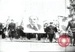 Standbild May Day Parade Stalingrad Russland Sowjetunion, 1945, aus Sekunde 13 historischem Filmmaterial Videoclip 65675074193