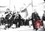 Standbild May Day Parade Stalingrad Russland Sowjetunion, 1945, aus Sekunde 20 historischem Filmmaterial Videoclip 65675074193