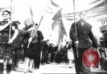 Standbild May Day Parade Stalingrad Russland Sowjetunion, 1945, aus Sekunde 21 historischem Filmmaterial Videoclip 65675074193