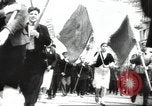 Standbild May Day Parade Stalingrad Russland Sowjetunion, 1945, aus Sekunde 23 historischem Filmmaterial Videoclip 65675074193
