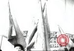 Standbild May Day Parade Stalingrad Russland Sowjetunion, 1945, aus Sekunde 26 historischem Filmmaterial Videoclip 65675074193