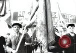 Standbild May Day Parade Stalingrad Russland Sowjetunion, 1945, aus Sekunde 27 historischem Filmmaterial Videoclip 65675074193