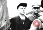 Standbild May Day Parade Stalingrad Russland Sowjetunion, 1945, aus Sekunde 36 historischem Filmmaterial Videoclip 65675074193