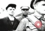 Standbild May Day Parade Stalingrad Russland Sowjetunion, 1945, aus Sekunde 37 historischem Filmmaterial Videoclip 65675074193