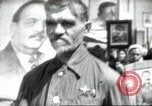 Standbild May Day Parade Stalingrad Russland Sowjetunion, 1945, aus Sekunde 41 historischem Filmmaterial Videoclip 65675074193