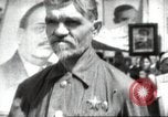 Standbild May Day Parade Stalingrad Russland Sowjetunion, 1945, aus Sekunde 42 historischem Filmmaterial Videoclip 65675074193