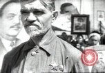 Standbild May Day Parade Stalingrad Russland Sowjetunion, 1945, aus Sekunde 43 historischem Filmmaterial Videoclip 65675074193