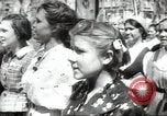Standbild May Day Parade Stalingrad Russland Sowjetunion, 1945, aus Sekunde 46 historischem Filmmaterial Videoclip 65675074193