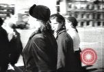 Standbild May Day Parade Stalingrad Russland Sowjetunion, 1945, aus Sekunde 54 historischem Filmmaterial Videoclip 65675074193