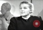 Immagine di Monumento a Maxiom Gorky Unione Sovietica, 1947, secondo 23 filmato di repertorio 65675074206