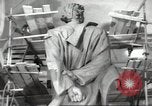 Immagine di Monumento a Maxiom Gorky Unione Sovietica, 1947, secondo 48 filmato di repertorio 65675074206