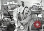 Immagine di Monumento a Maxiom Gorky Unione Sovietica, 1947, secondo 49 filmato di repertorio 65675074206
