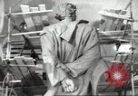 Immagine di Monumento a Maxiom Gorky Unione Sovietica, 1947, secondo 51 filmato di repertorio 65675074206