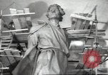 Immagine di Monumento a Maxiom Gorky Unione Sovietica, 1947, secondo 56 filmato di repertorio 65675074206